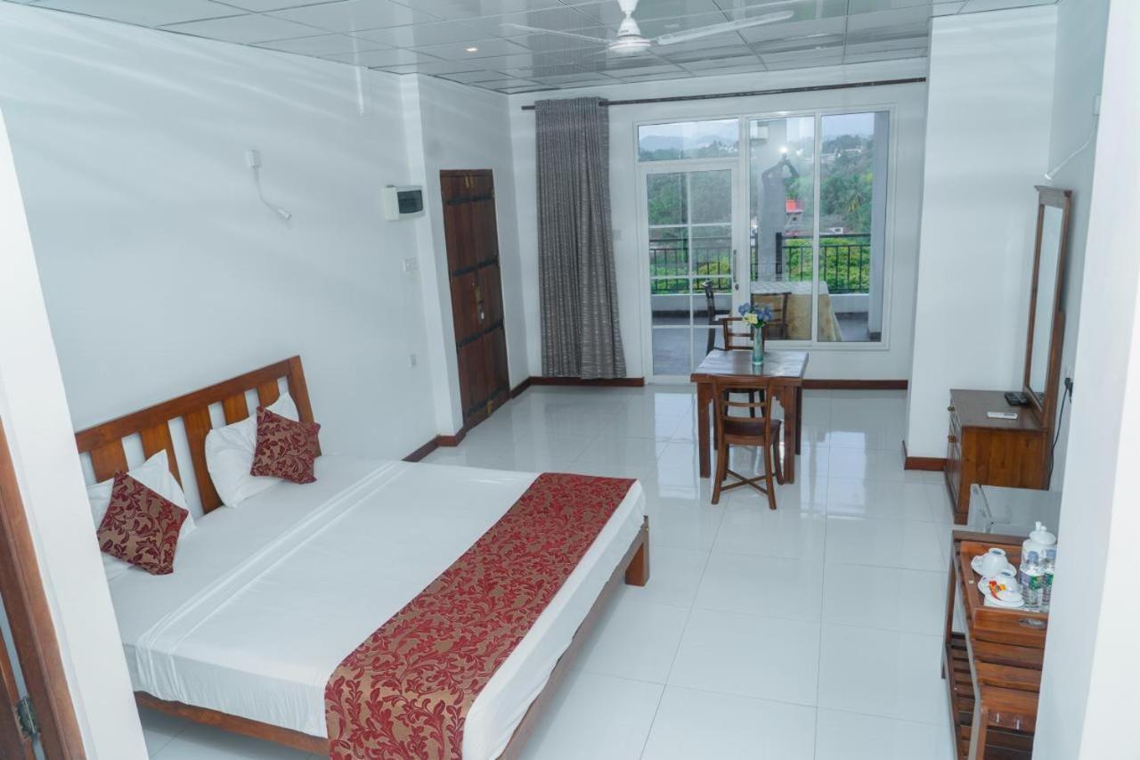 Elegance Range Resort Канди Экстерьер фото
